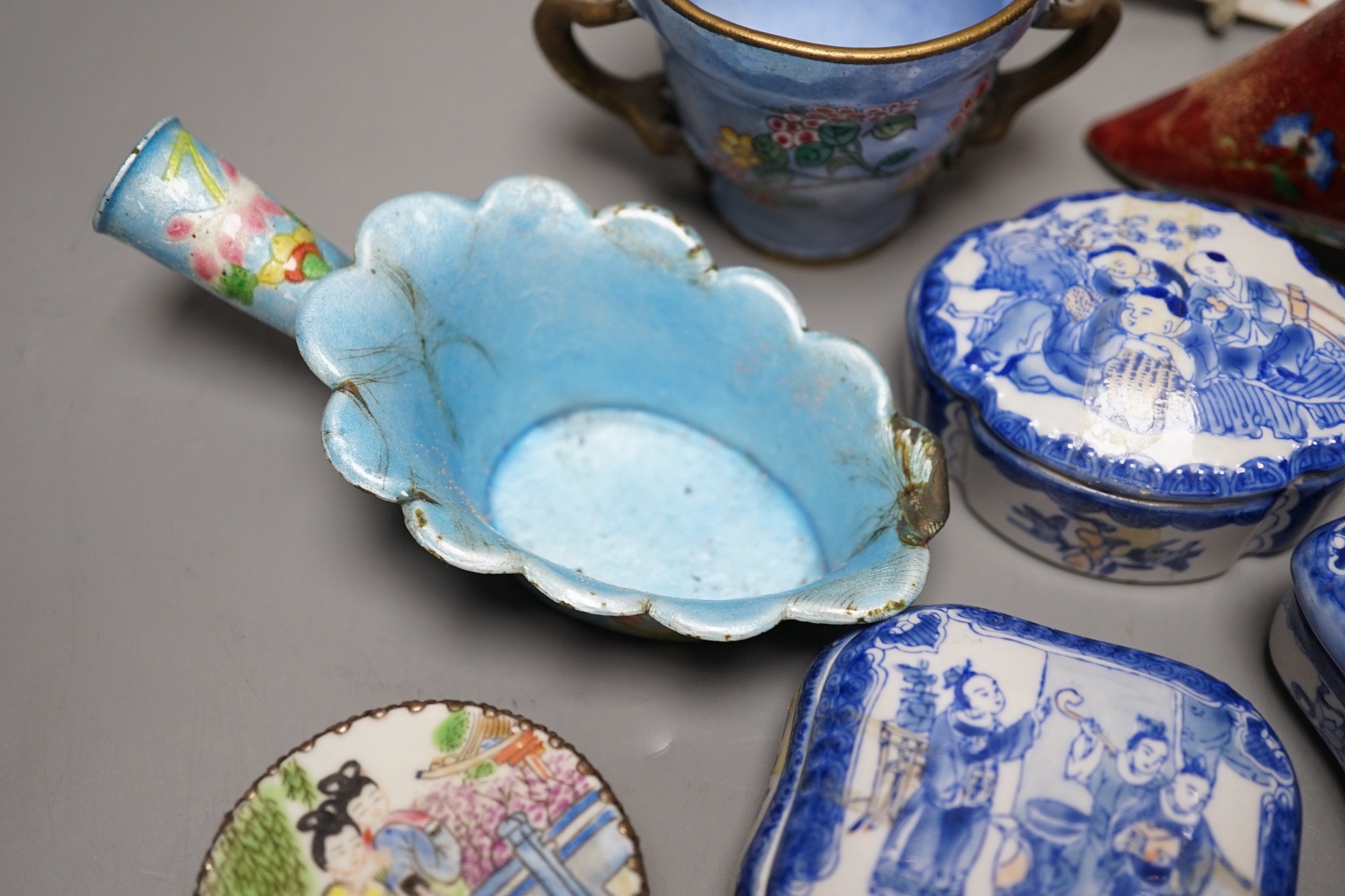A group of Chinese ceramics and enamels, 18th/19th century